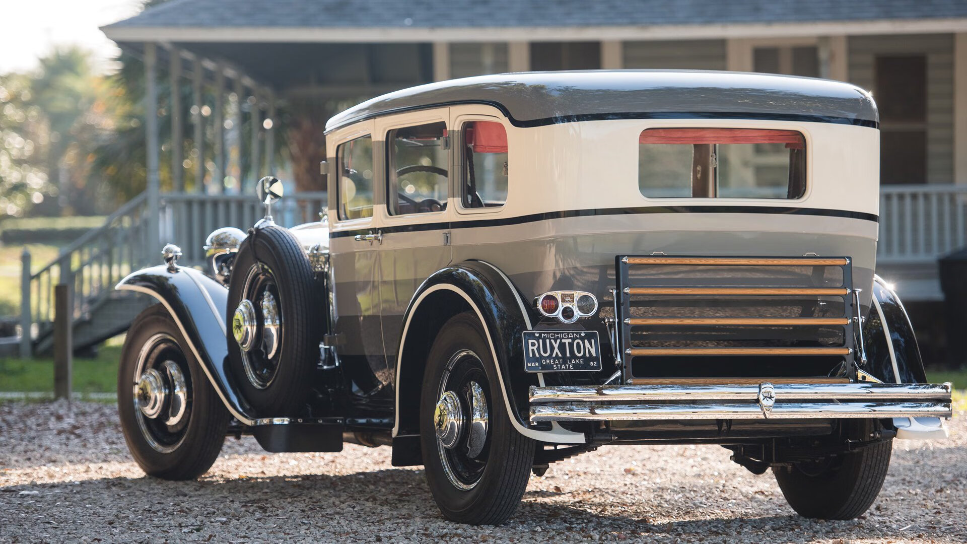 九游app下载中心-火箭篮网交锋激烈，场上对决壮观动人，火箭篮网比赛录像