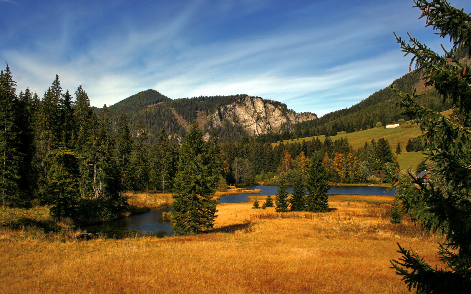 萨拉赫在对阵曼联的比赛中上演帽子戏法，萨拉赫集锦