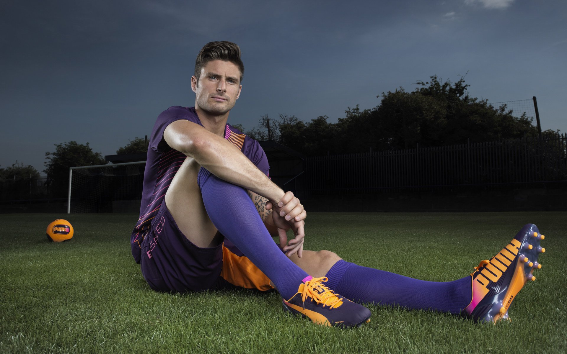 九游娱乐在线-球场外的故事：运动员的生活点滴和成长经历，描写球场上运动员风采